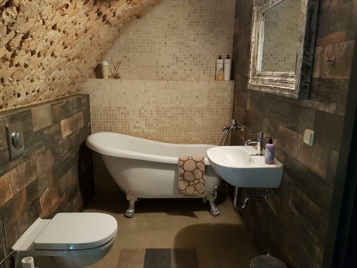 Unique Old Town Apartment Vilnius Luaran gambar